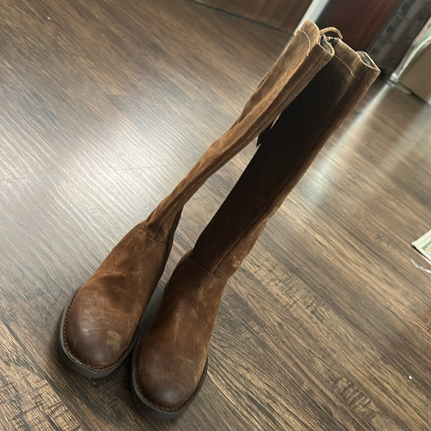 NEW Born HAYDEN Rust Tobacco Distressed Boots - size 8