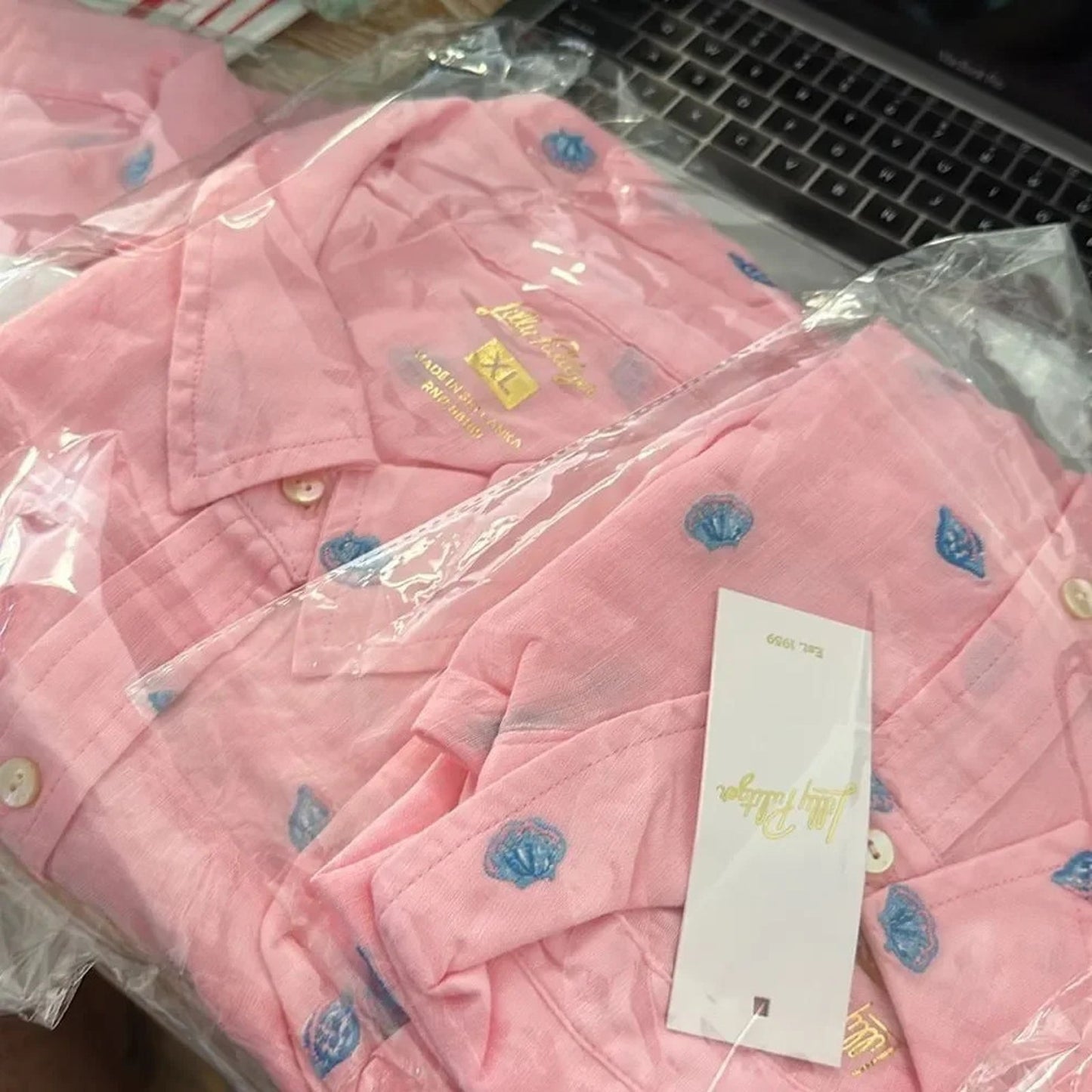 NWT LILLY PULITZER
Coralynn Button Down Shirt