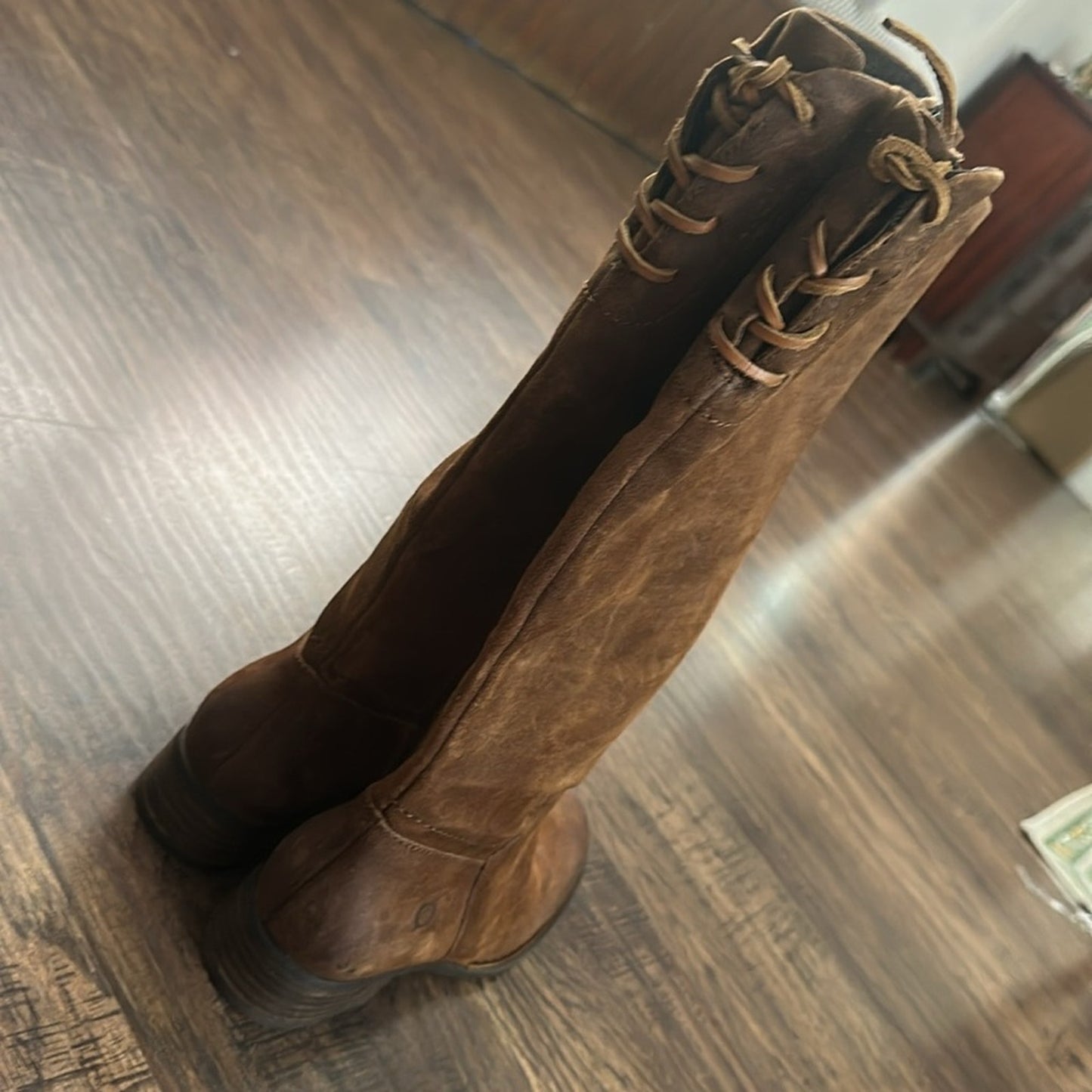NEW Born HAYDEN Rust Tobacco Distressed Boots - size 8
