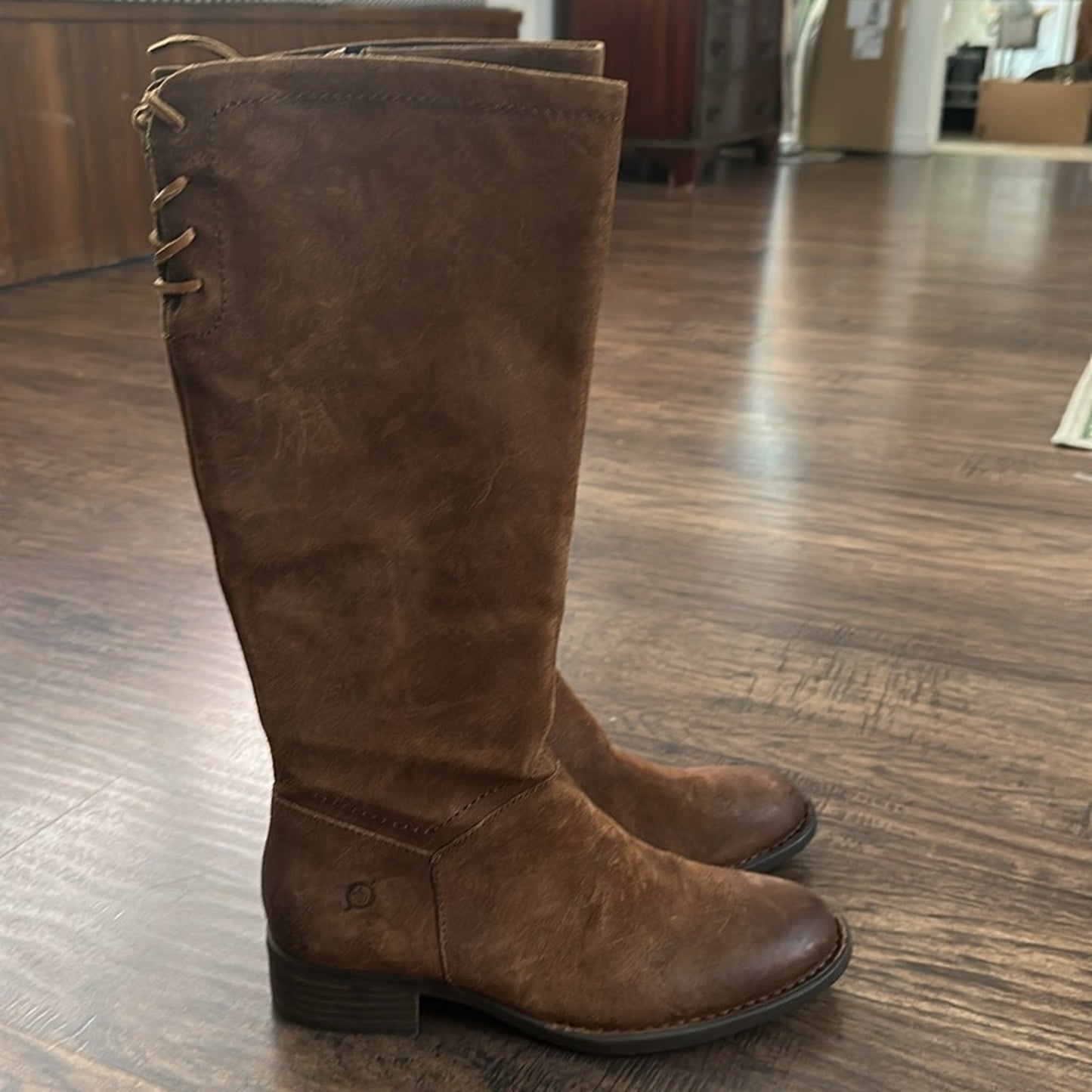 NEW Born HAYDEN Rust Tobacco Distressed Boots - size 8