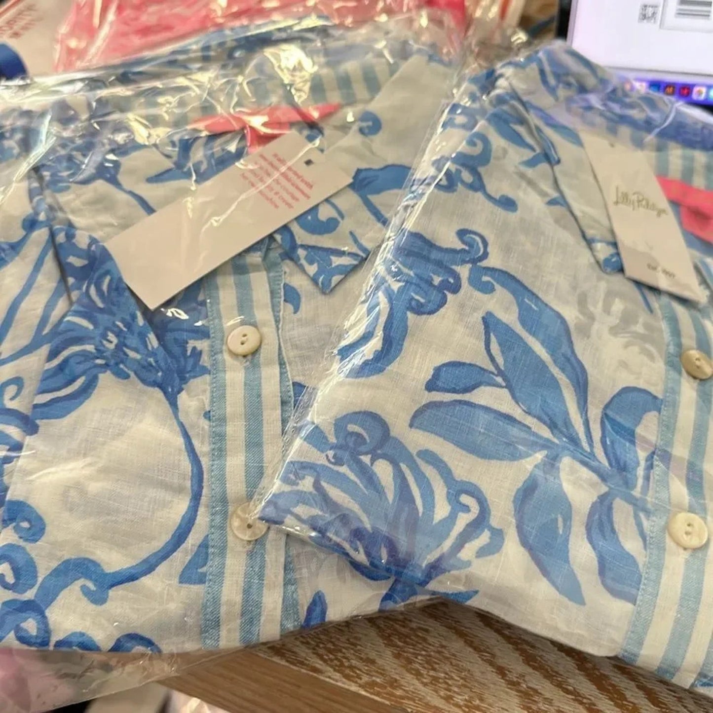 NWT LILLY PULITZER
RIVERLYN PIECED PRINT TUNIC (GLISTEN IN THE SUN)
